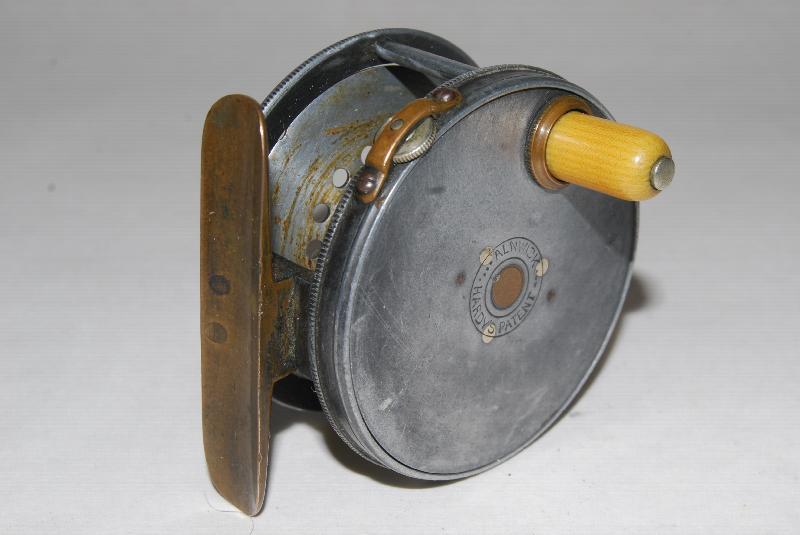 Bonhams : A Hardy 'Perfect' alloy fly reel 1912 check 4½ in.